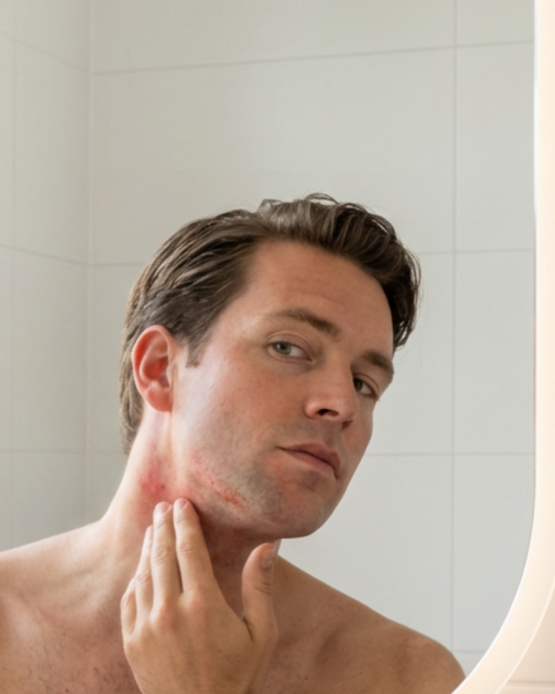 Waarom scheren eigenlijk een aanval op je huid is (en je aftershave het erger maakt)